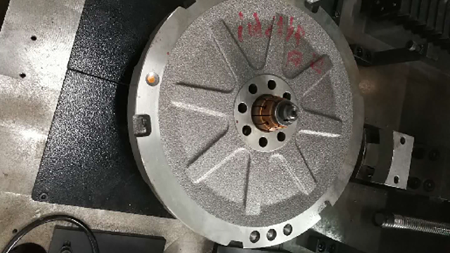 立式鉆孔全自動(dòng)平衡機(jī)，在汽車零部件行業(yè)廣泛應(yīng)用